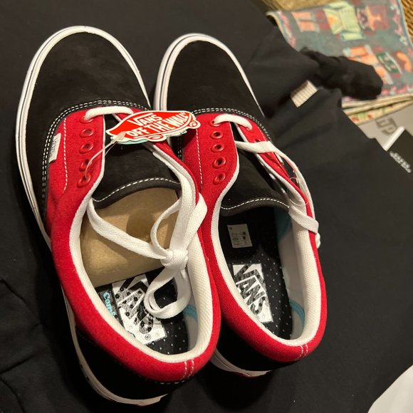 Vans - Picture 3 of 4
